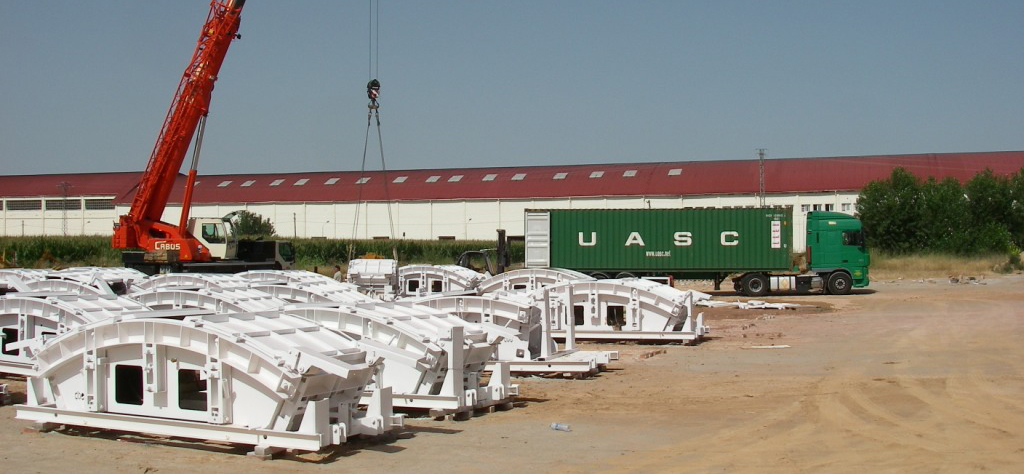 Carga-de-moldes-de-dovelas-para-su-exportacion.