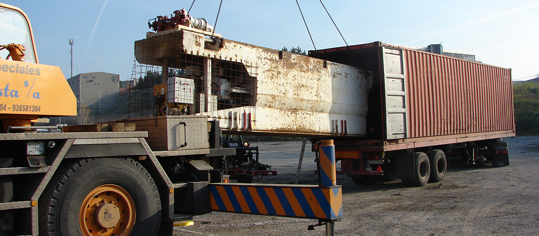 Carga-de-vagon-de-mortero-en-contenedor-para-su-exportacion En Recuperacions Corbella